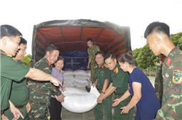 Bộ CHQS tỉnh Bắc Kạn tiếp nhận vật chất hỗ trợ và phát động ủng hộ đồng bào bị thiệt hại do bão lũ.